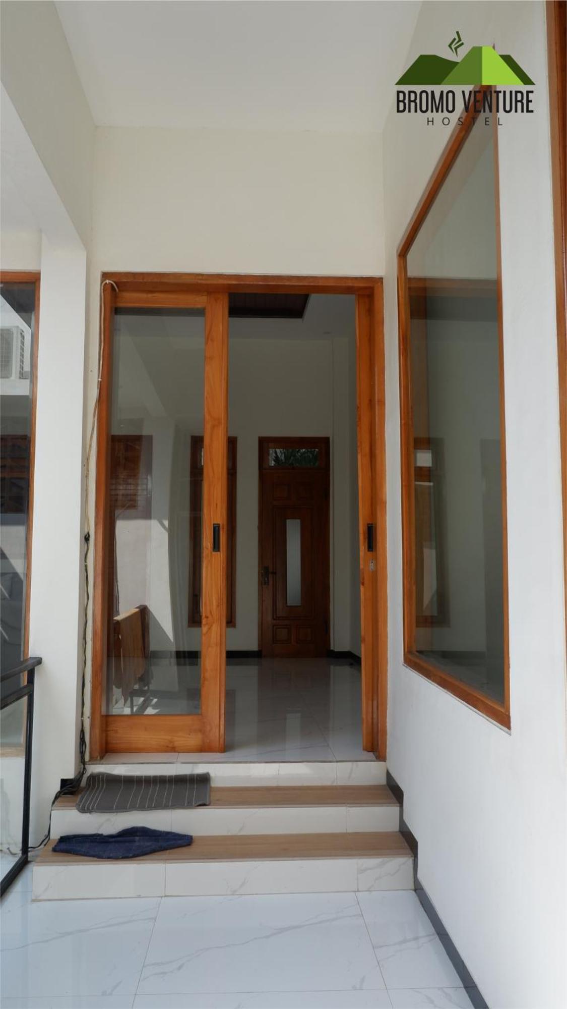 Bromo Venture Hostel Probolinggo Buitenkant foto